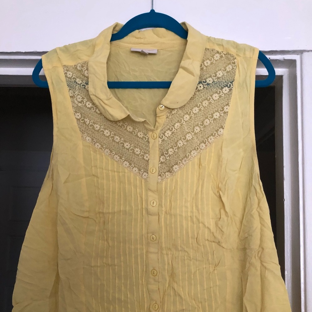 Cute yellow blouse